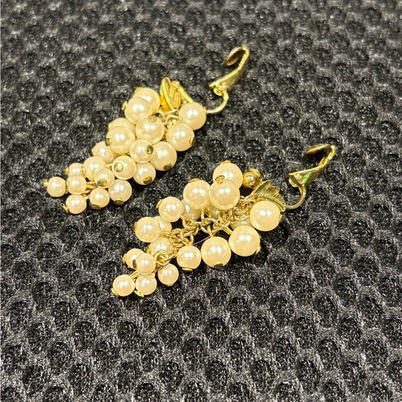 Vintage Faux Pearl Grapevine Clip-On Earrings - Picture 5 of 8